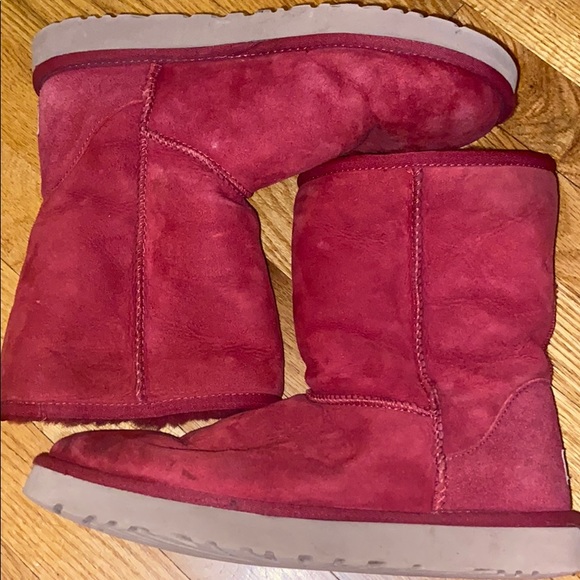 Pink/maroon Ugg’s - Picture 2 of 3